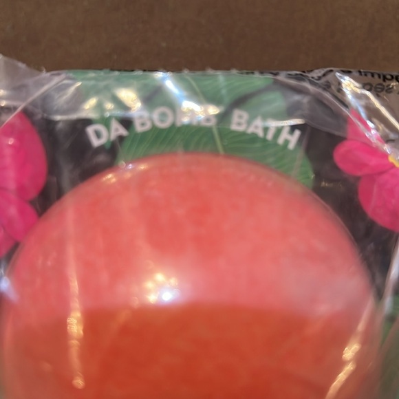 NWT Da Bomb Bath Kauai Bomb - Picture 3 of 3